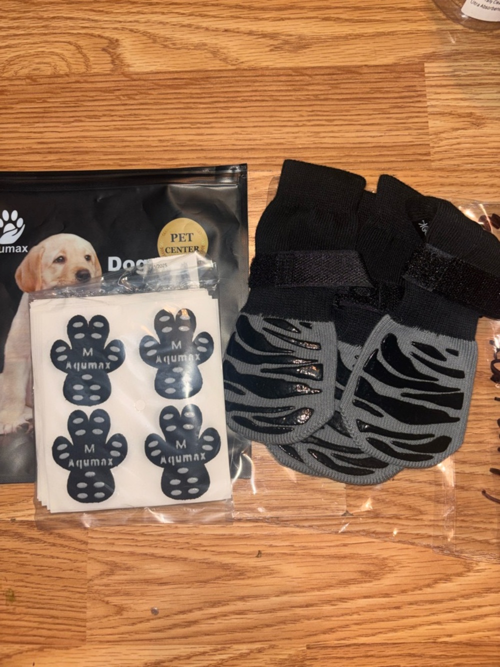 Medium Dog Paw Protector Socks & Paw Pad Protector Grips. NWT